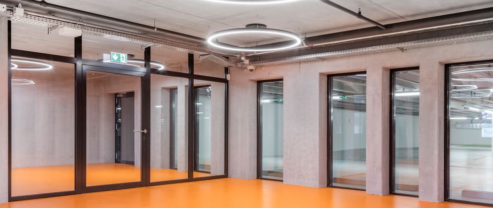 Glasfront und Eingangstüren – Metallbau